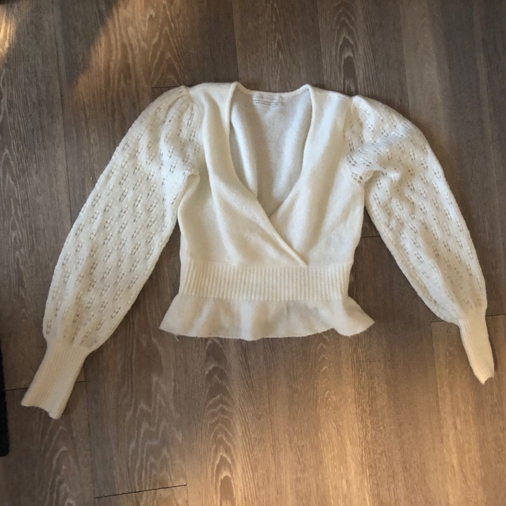 the softest and cutest cropped sweater